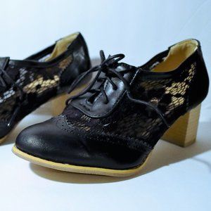 NWOB Lace Oxford Heels